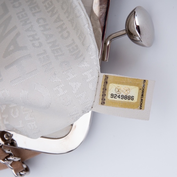 CHANEL LAMBSKIN BEIGE CC KISS LOCK EVENING CLUTCH (2004) TIMELESS - Picture 6 of 7